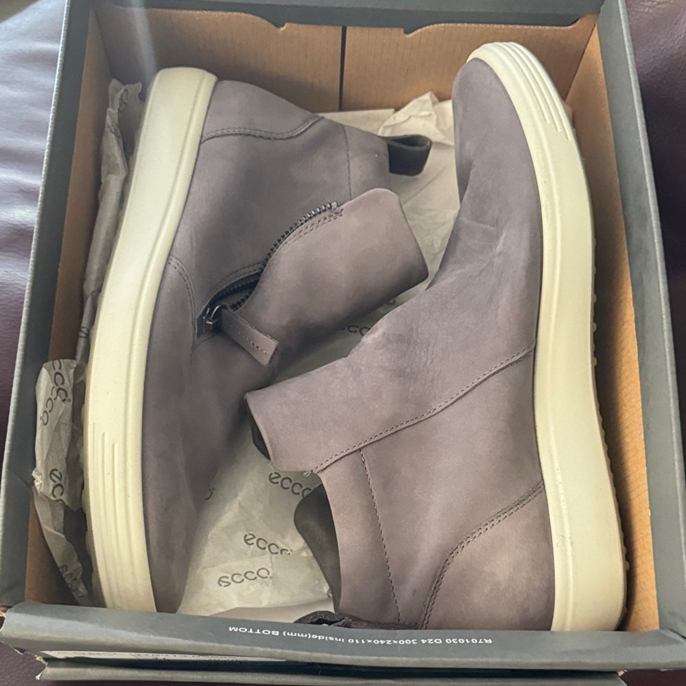 ECCO Women’s Taupe Leather Boots